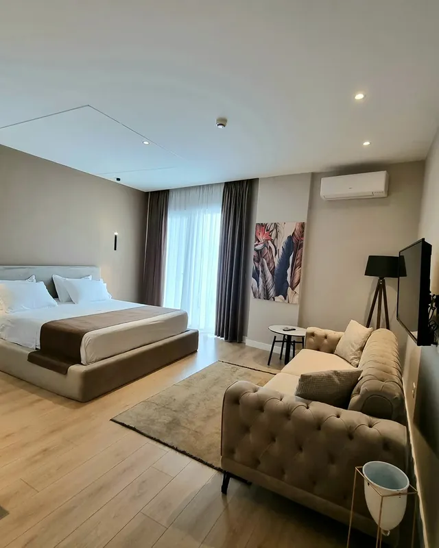 The Cliffside Zenith Suite 1